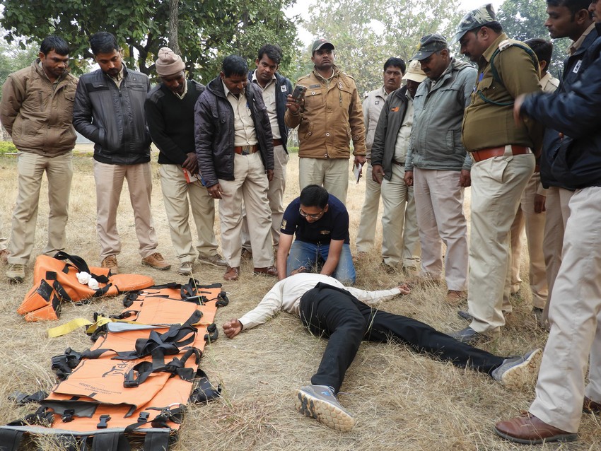 Through the ‘Trauma Management Training’, WCT imparts necessary knowledge and skills to the frontline forest staff, enabling them to respond to emergencies effectively. These skills prove invaluable for the forest staff posted at remote locations with limited availability of healthcare services.