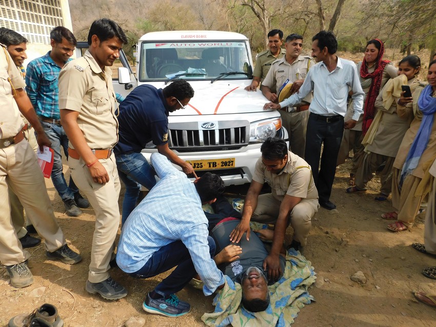 Through the ‘Trauma Management Training’, WCT imparts necessary knowledge and skills to the frontline forest staff, enabling them to respond to emergencies effectively. These skills prove invaluable for the forest staff posted at remote locations with limited availability of healthcare services.