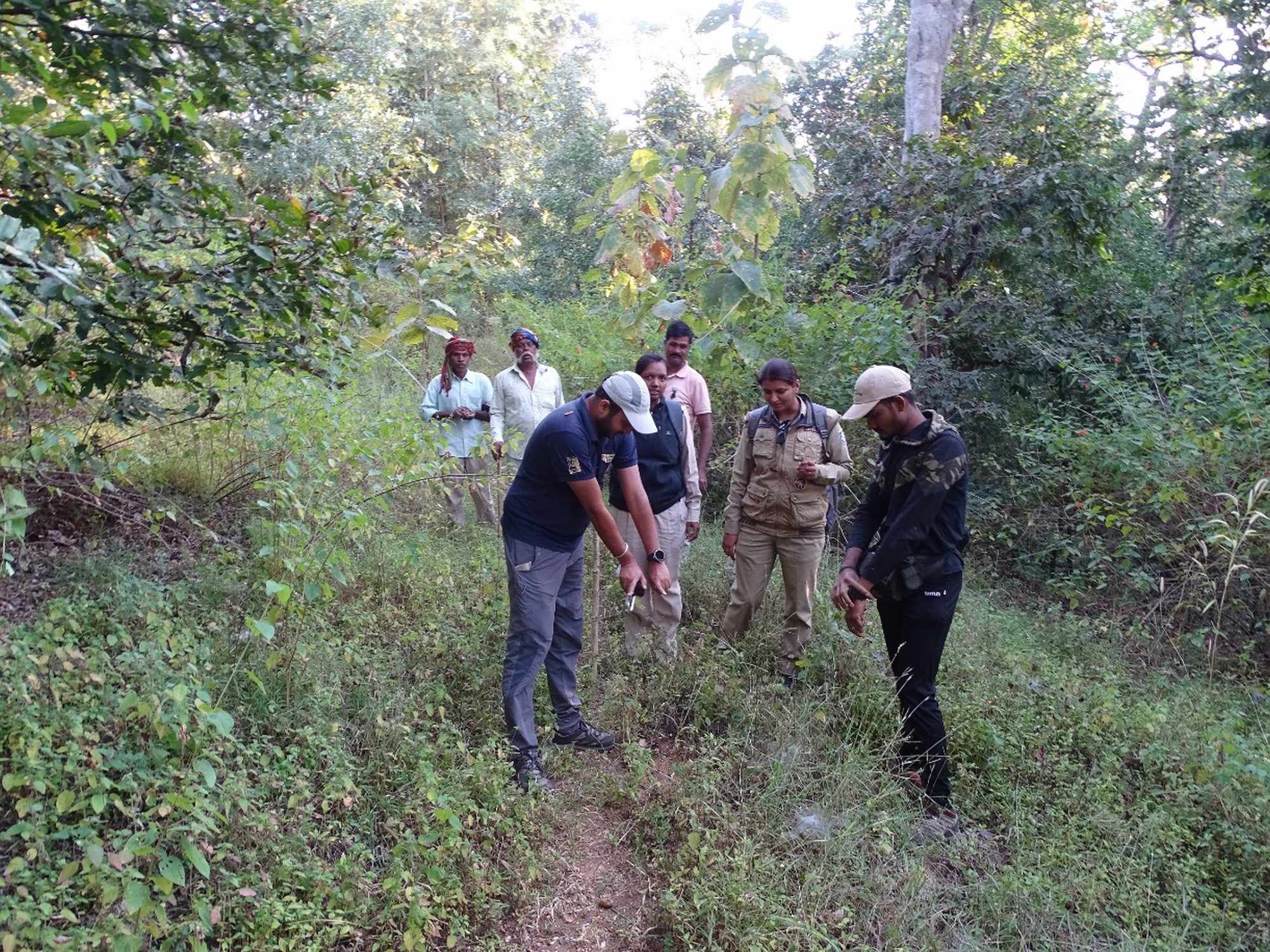 Annals Of The Satpura Uplands - The WCT team with Forest Department staff during one of the field survey exercises in the Satpura-Melghat corridor.